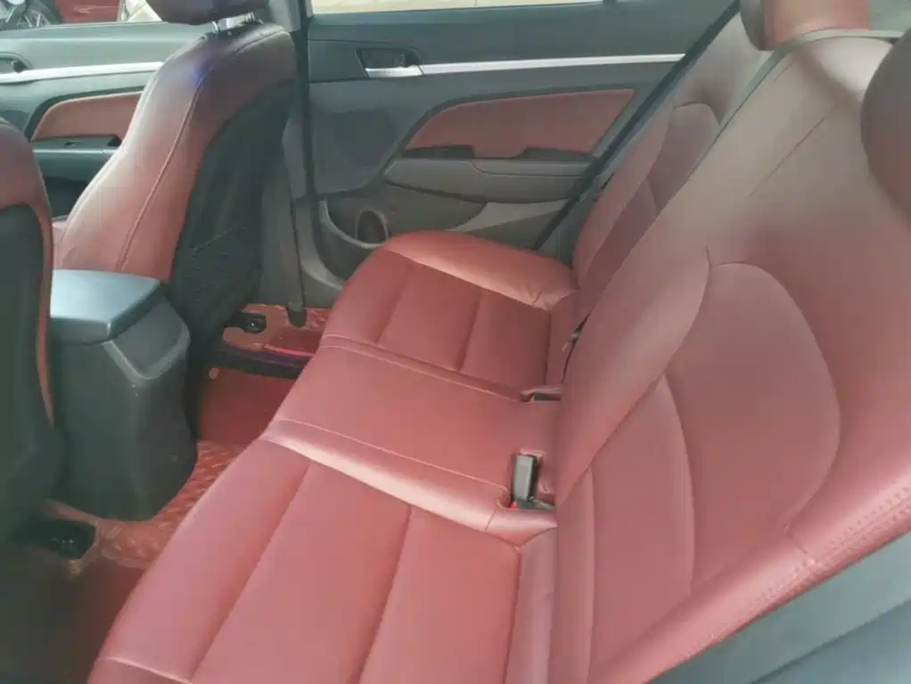 Hyundai Elantra — миниатюра 17