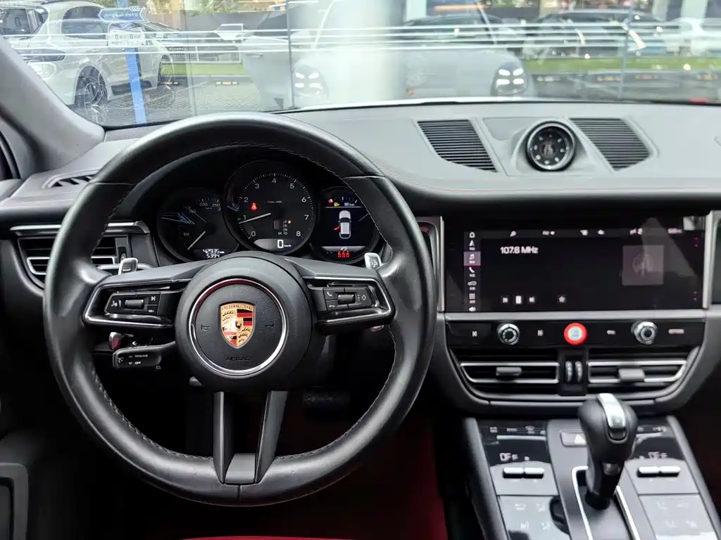 Porsche Macan — миниатюра 6