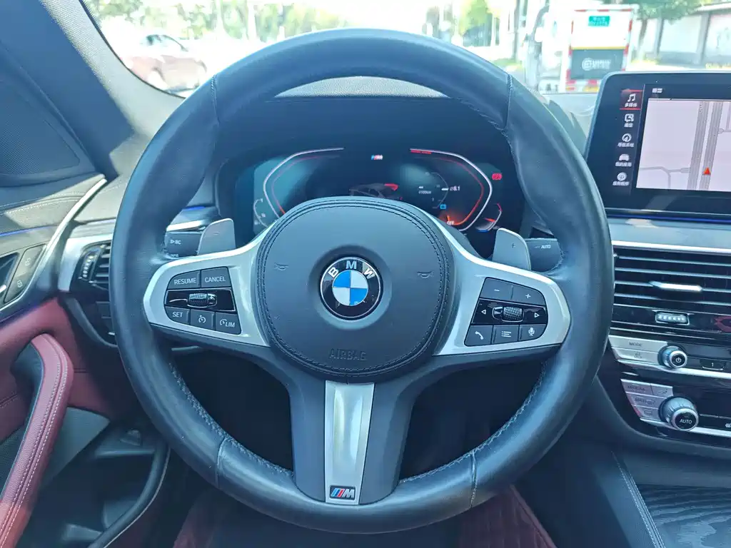 BMW 5 Series — миниатюра 15