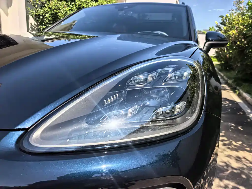 Porsche Cayenne — миниатюра 10