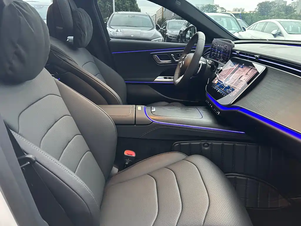 Mercedes-Benz E-Class — миниатюра 7