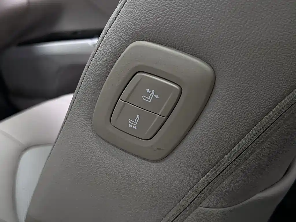 Toyota Camry — миниатюра 30