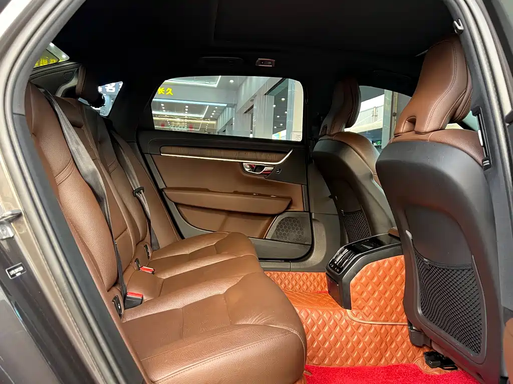 Volvo S90 — миниатюра 10