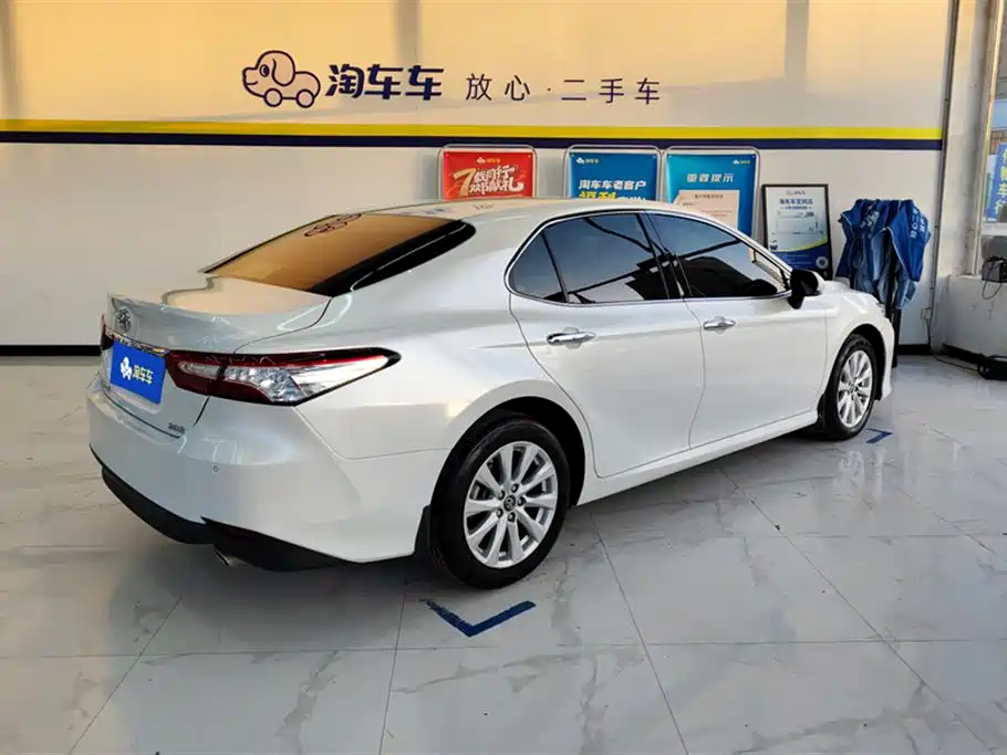 Toyota Camry 2019 2.0G Luxury