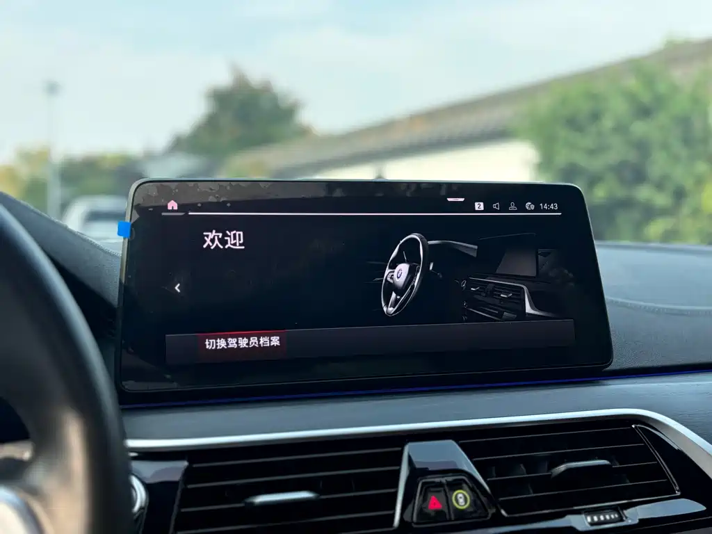 BMW 5 Series — миниатюра 17