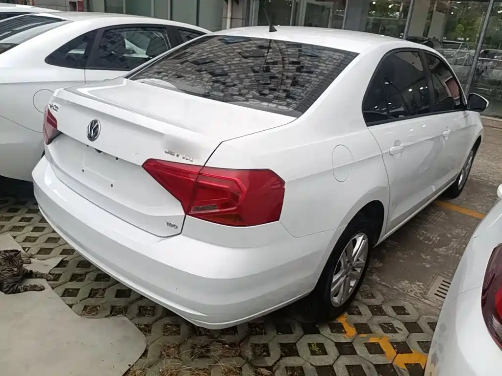 Volkswagen Jetta — миниатюра 7