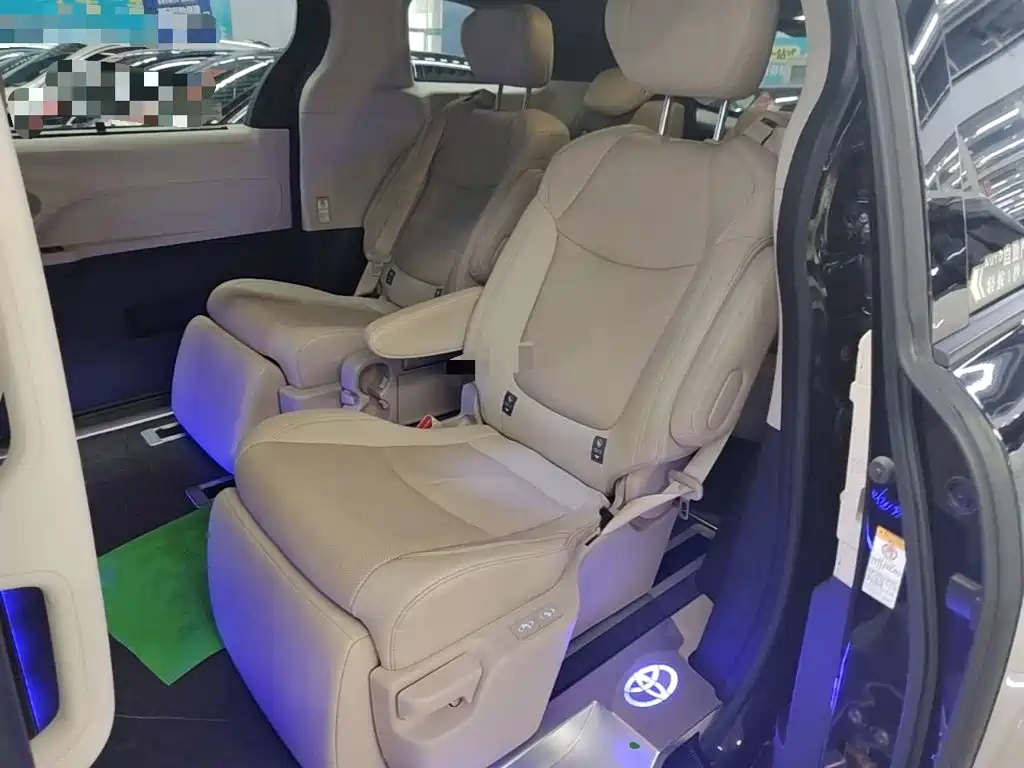 Toyota Sienna — миниатюра 17