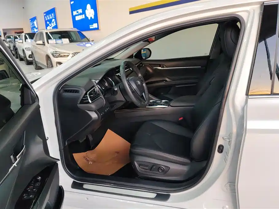 Toyota Camry 2019 2.0G Luxury