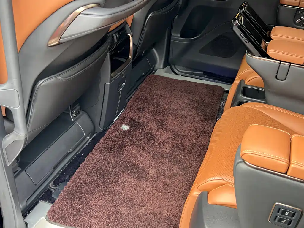 Toyota Alphard — миниатюра 11