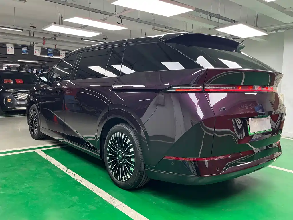 XPeng X9 — миниатюра 7