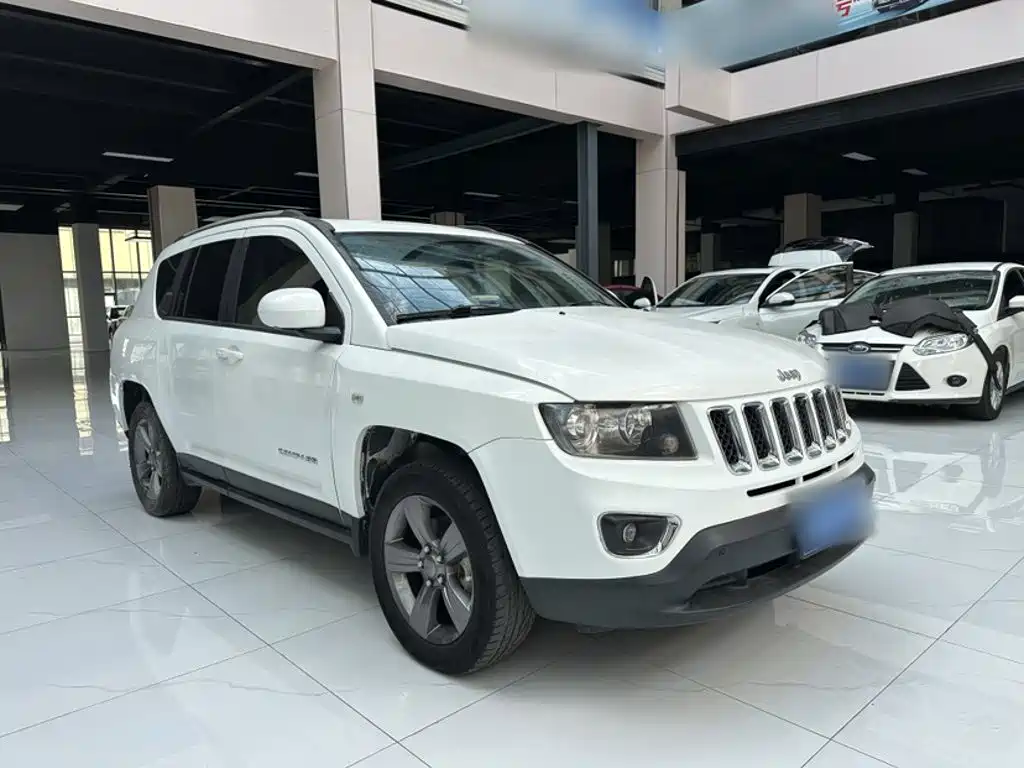 Jeep Compass (Import) — миниатюра 4