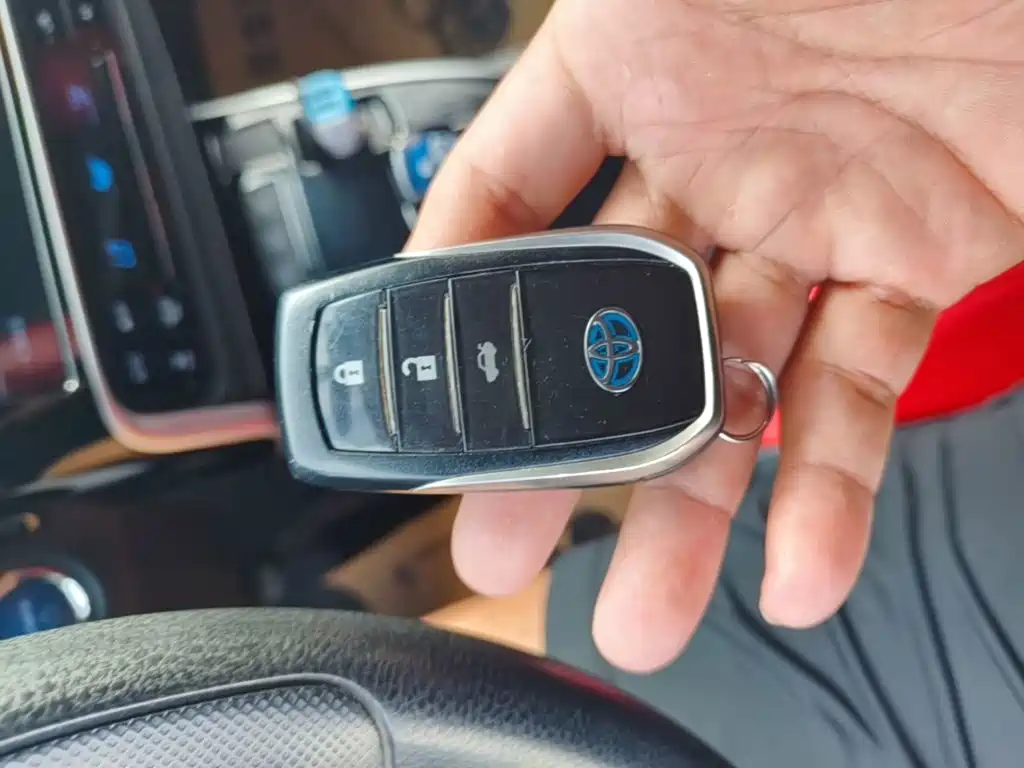 Toyota Corolla Hybrid — миниатюра 9