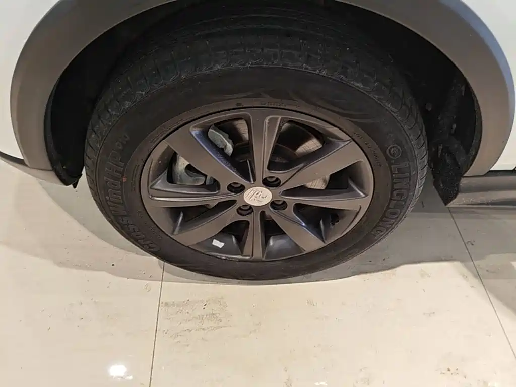 BYD Yuan EV — миниатюра 23