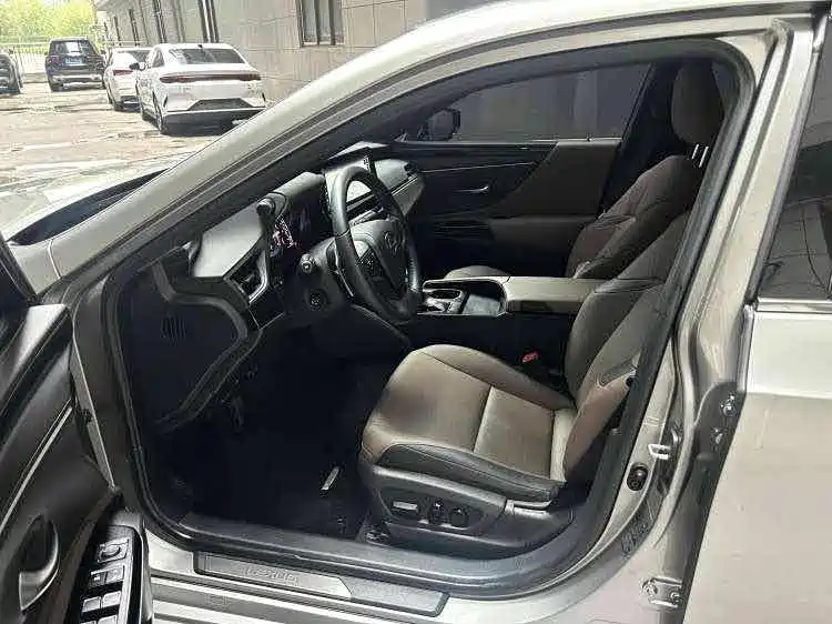 Lexus ES 2022 200