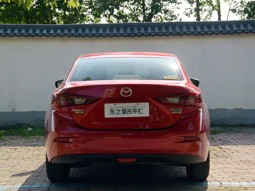 Mazda Mazda3 3 2017 1.5L AT Luxury V
