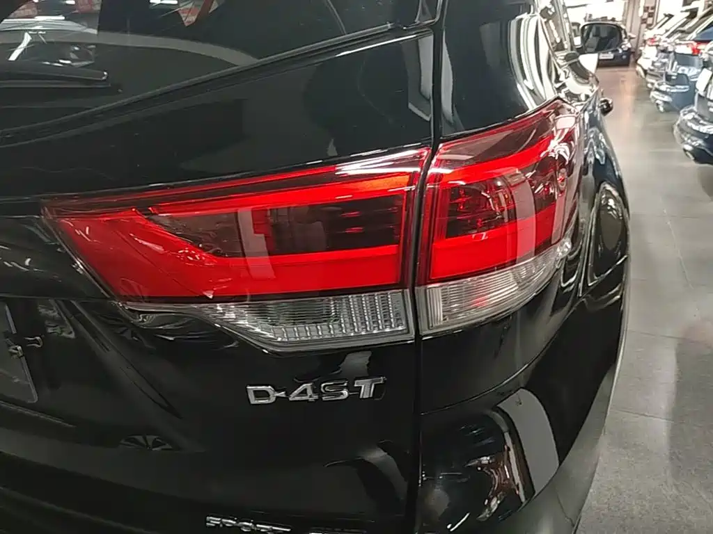 Toyota Highlander 2018 2.0T Luxury 7 мест V