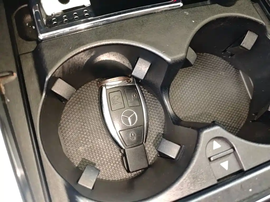 Mercedes-Benz E-Class — миниатюра 9