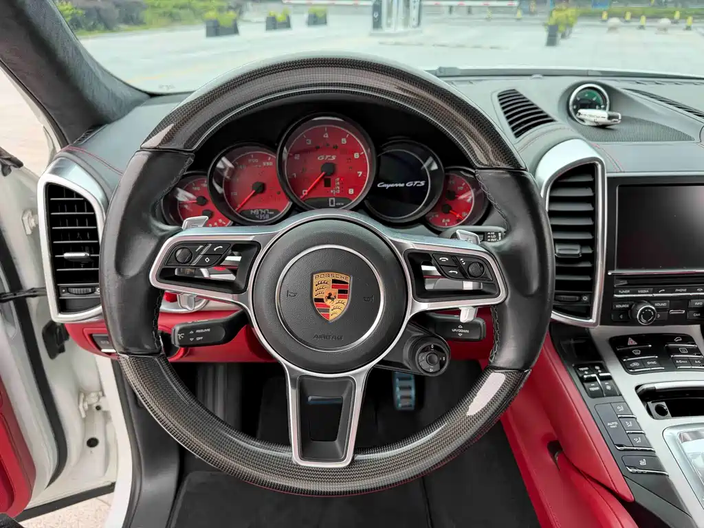 Porsche Cayenne — миниатюра 5