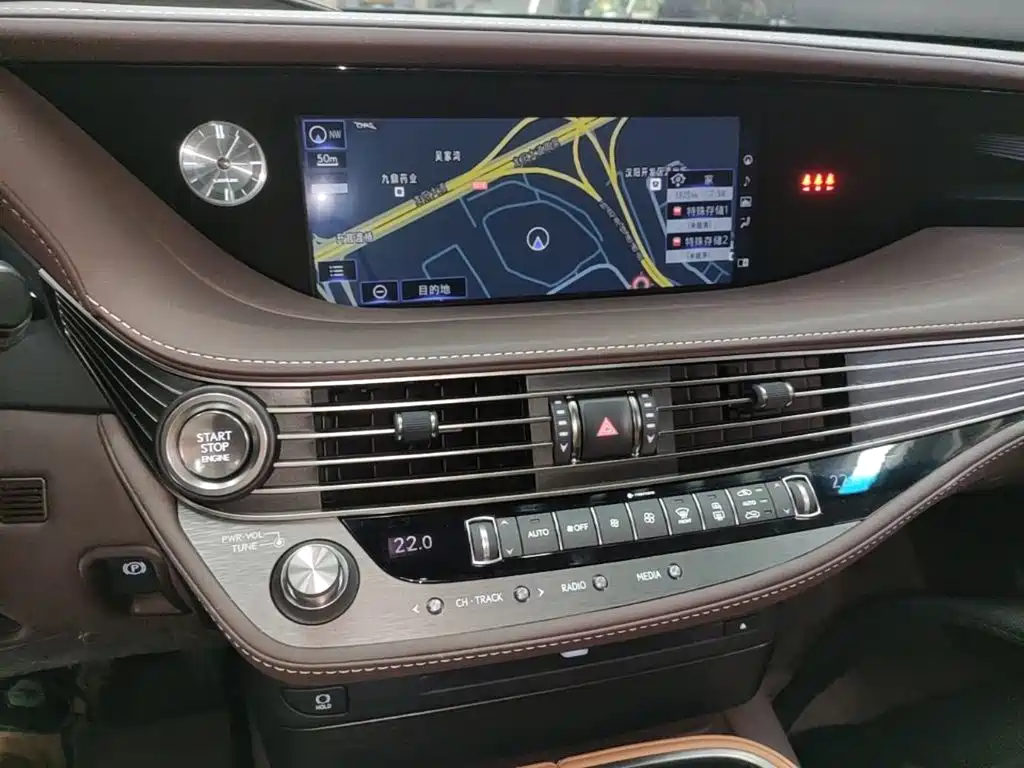 Lexus LS — миниатюра 13
