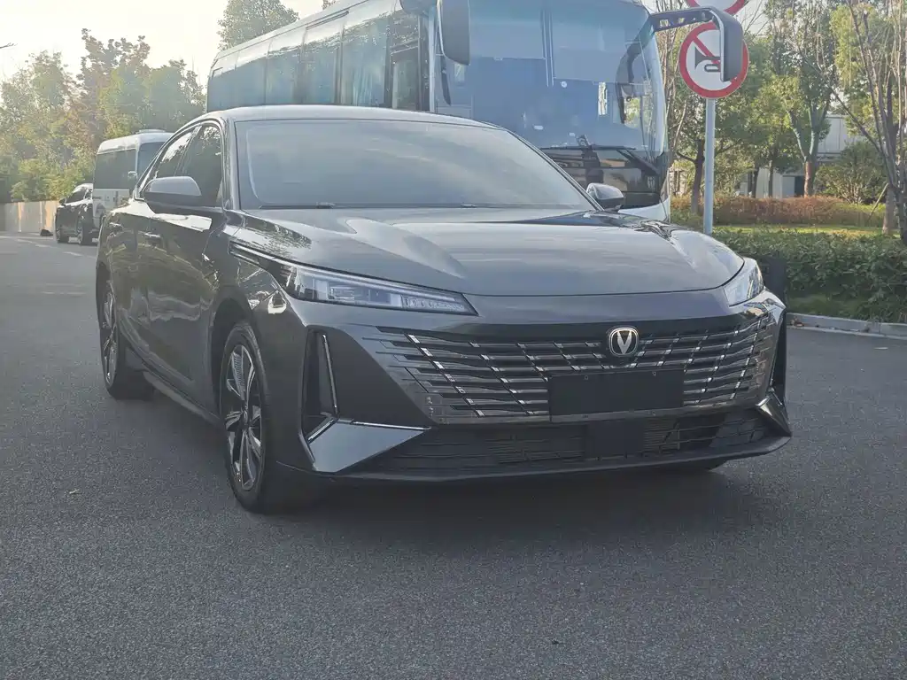 Changan Eado — миниатюра 3