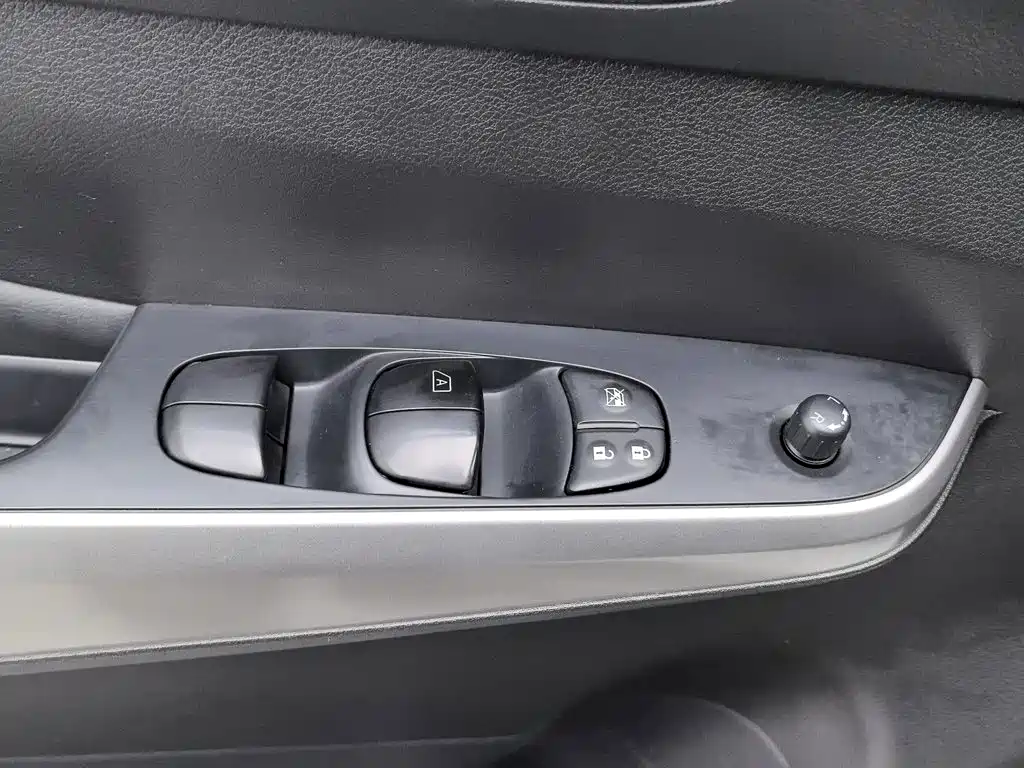 Nissan Terra — миниатюра 9