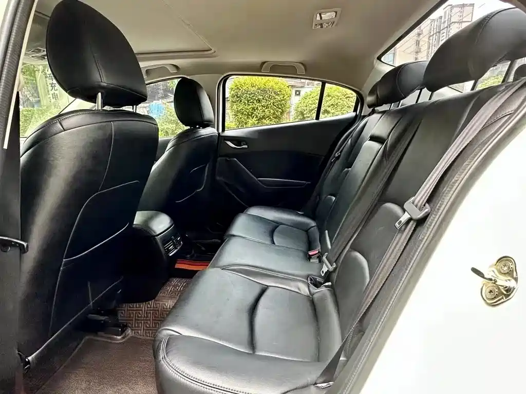 Mazda 3 Axela - фото 7