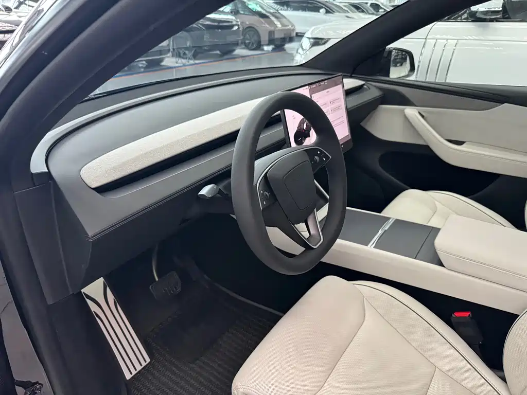 Tesla Model Y L — миниатюра 11