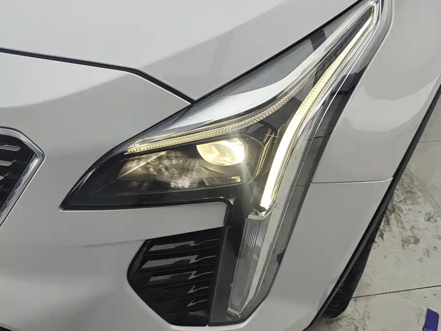 Cadillac XT4 — миниатюра 5