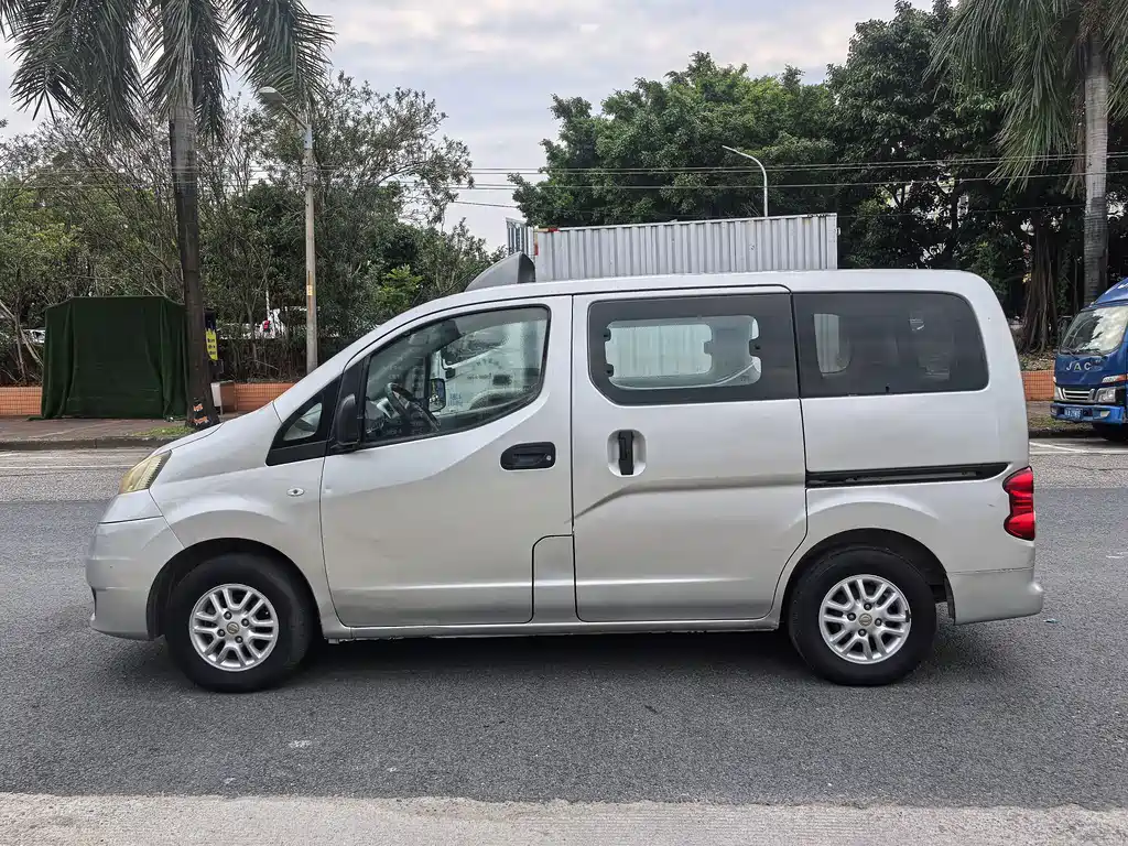 Nissan NV200 — миниатюра 4