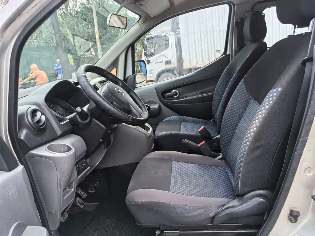 Nissan NV200 — миниатюра 12