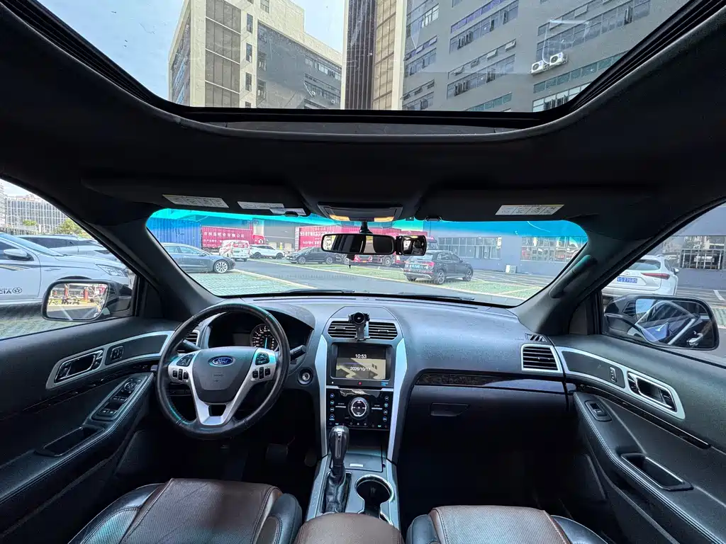 Ford Explorer (Import) — миниатюра 13
