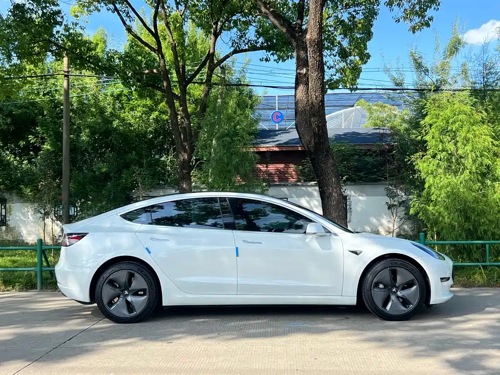Tesla Model 3 — миниатюра 8