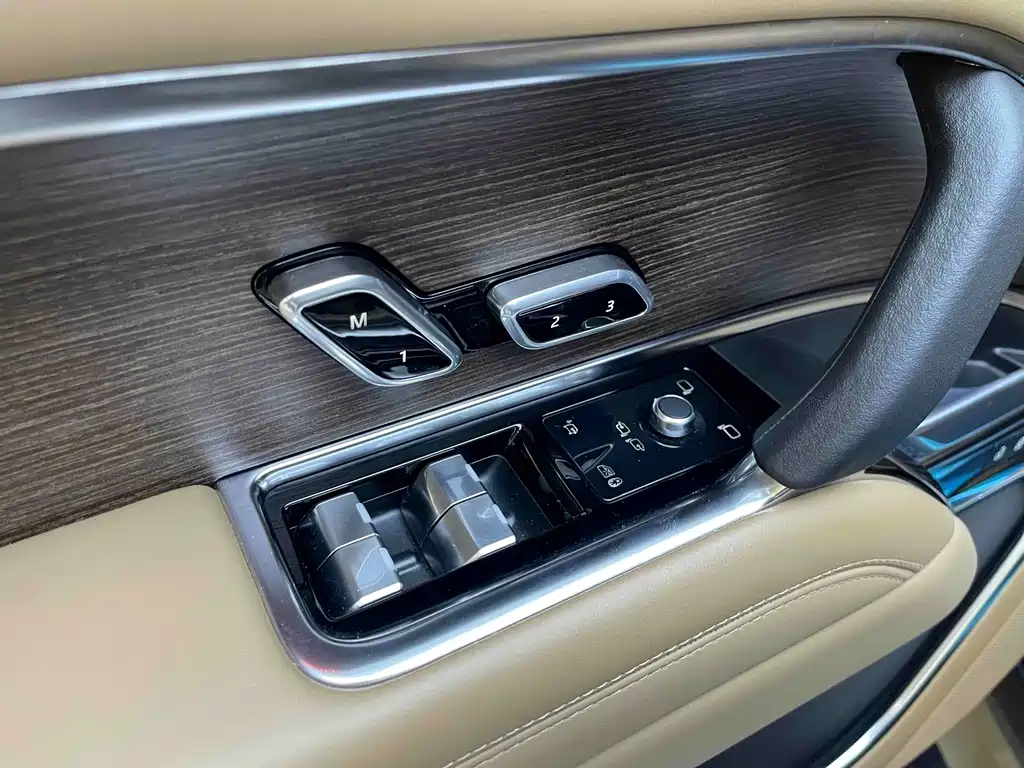 Land Rover Range Rover — миниатюра 16