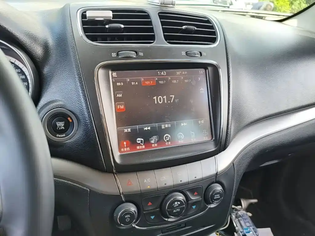 Dodge Journey — миниатюра 13