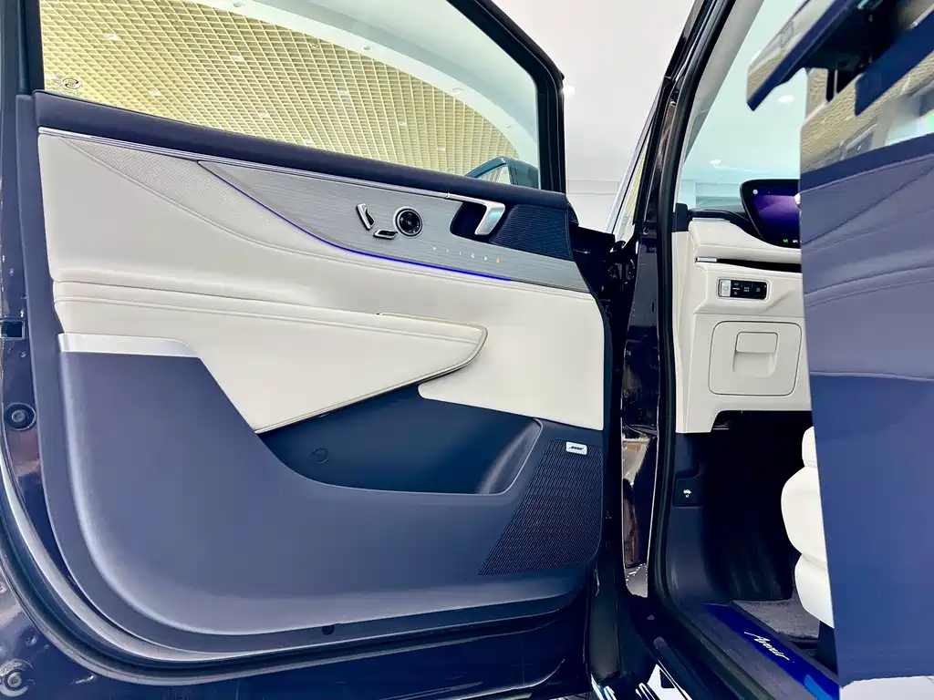 Buick GL8 Hybrid — миниатюра 26