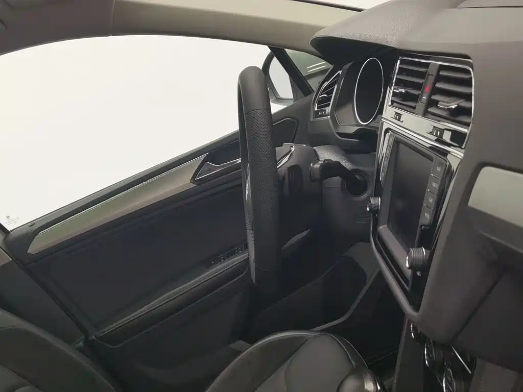Volkswagen Tiguan L — миниатюра 22