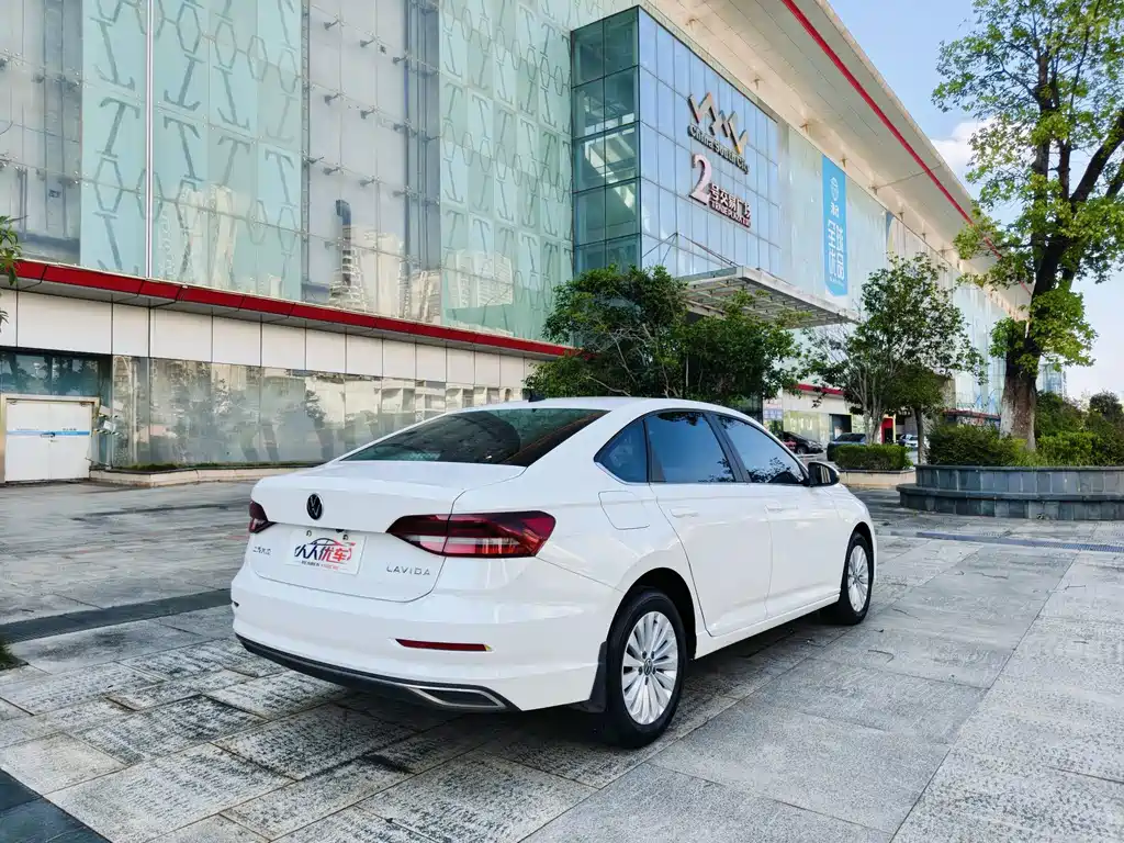 Volkswagen Lavida — миниатюра 6