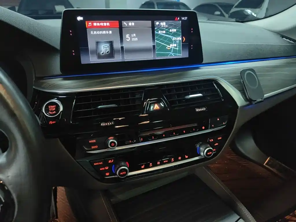 BMW 5 Series — миниатюра 13