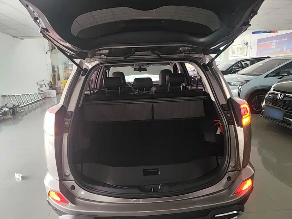 Toyota RAV4 — миниатюра 19