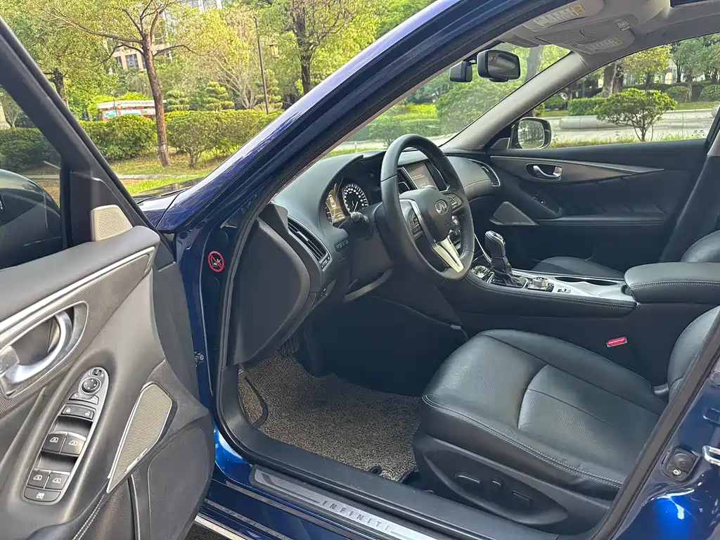 INFINITI Q50L
