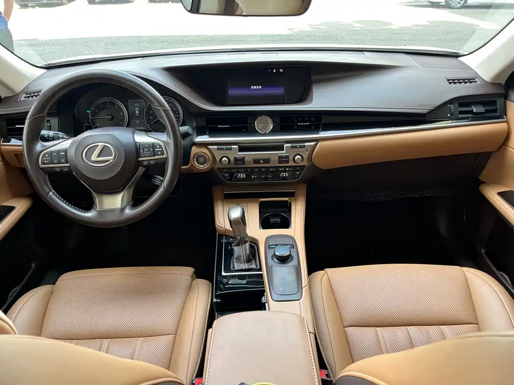 Lexus ES — миниатюра 16