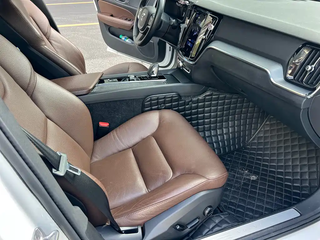 Volvo S60 2022 B4 Luxury