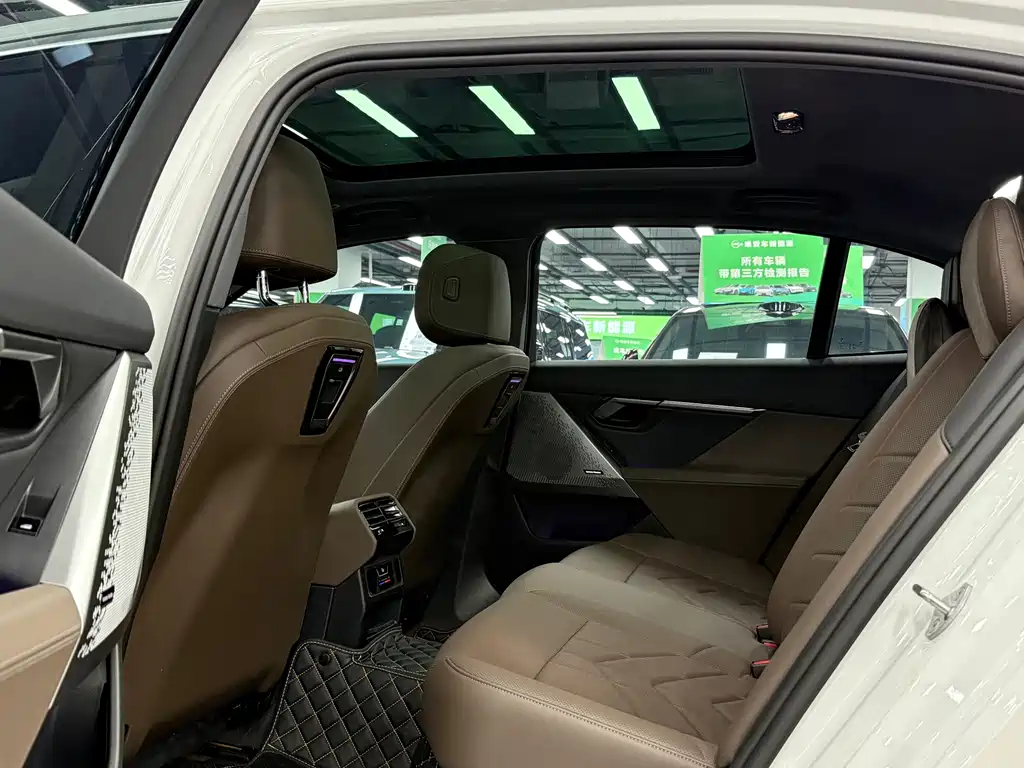BMW 5 Series — миниатюра 7