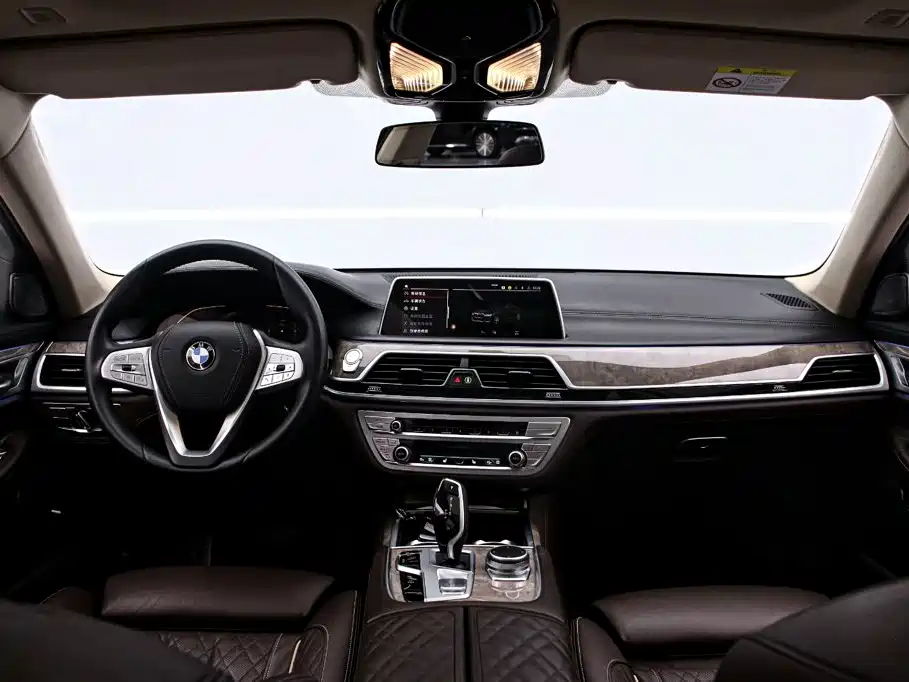 BMW 7 Series — миниатюра 5