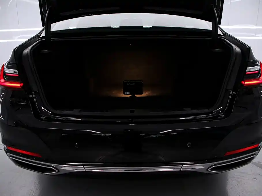 BMW 7 Series — миниатюра 20