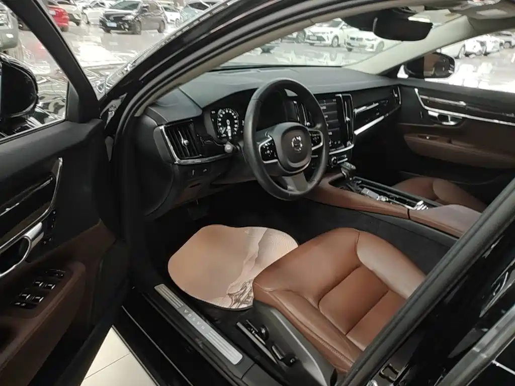 Volvo S90 — миниатюра 15