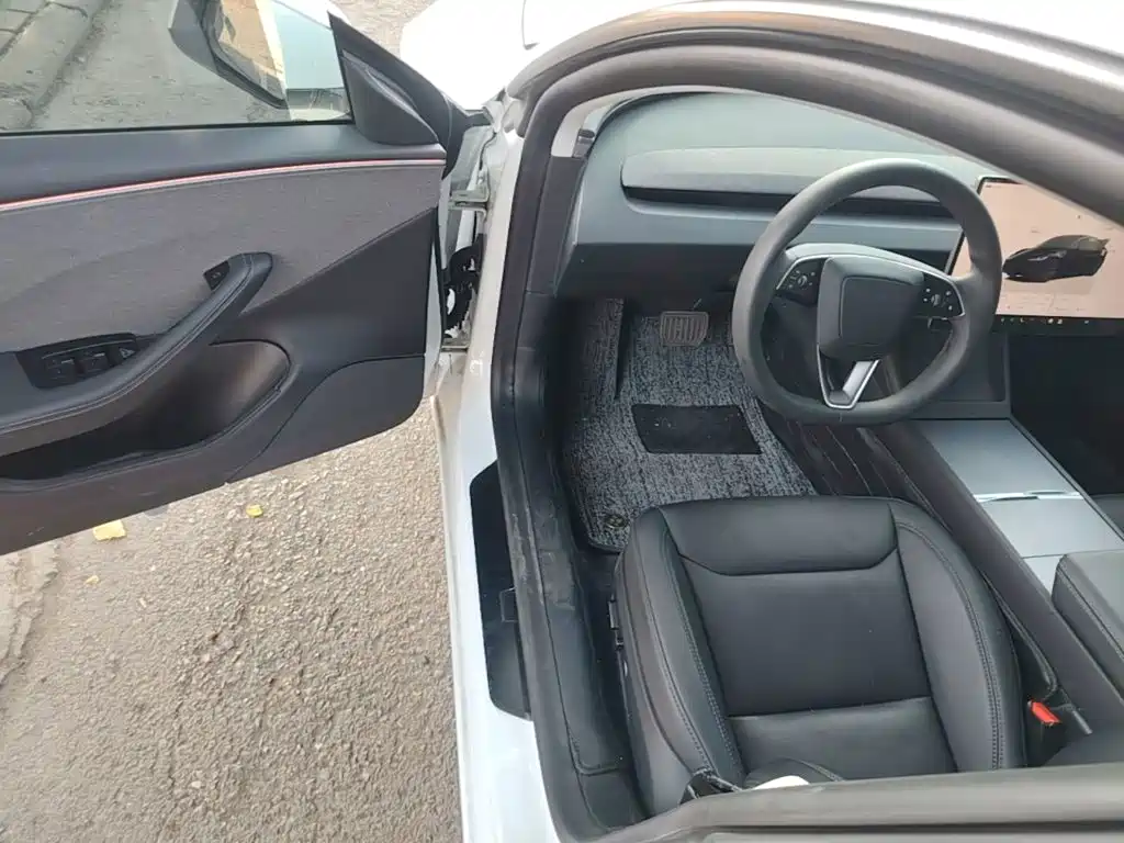 Tesla Model 3 — миниатюра 16