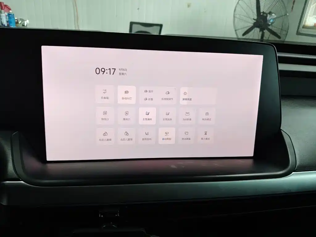 XPeng P7 — миниатюра 13