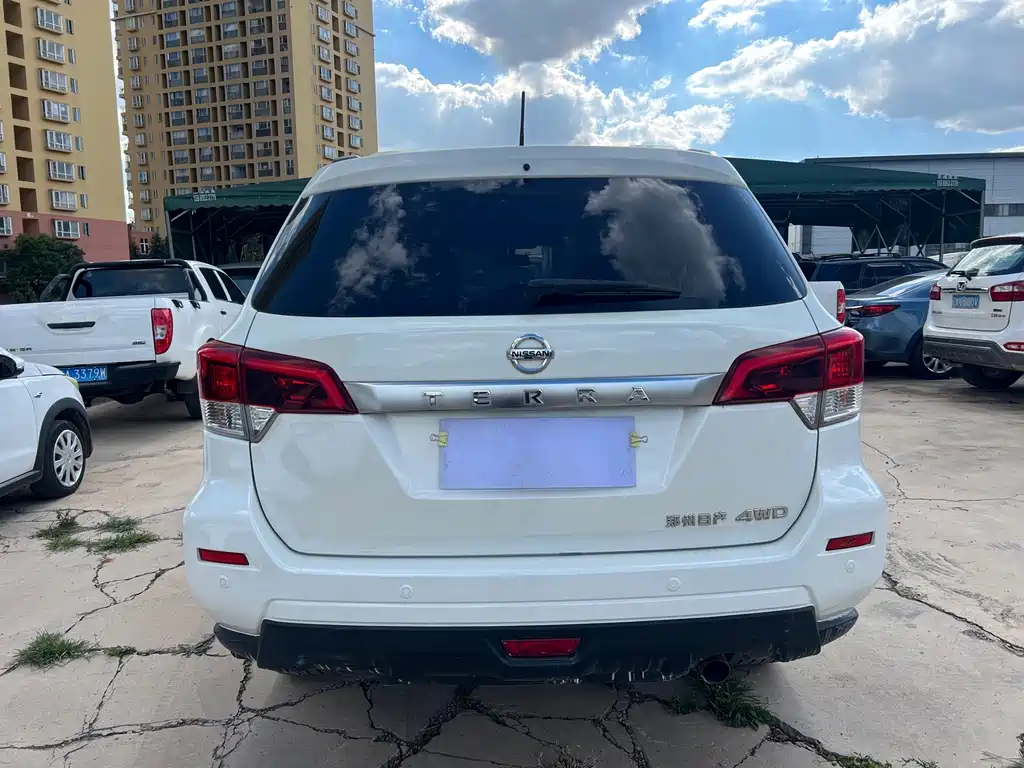 Nissan Terra — миниатюра 10