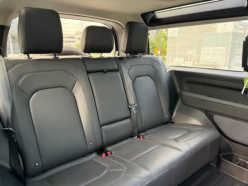 Land Rover Defender — миниатюра 8